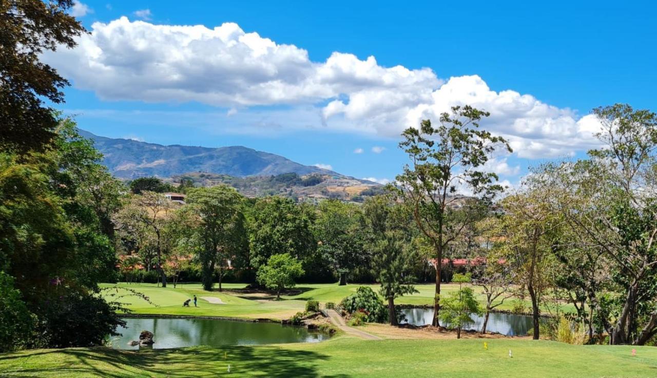 LOP Inn Ciudad Cariari Bagian luar foto