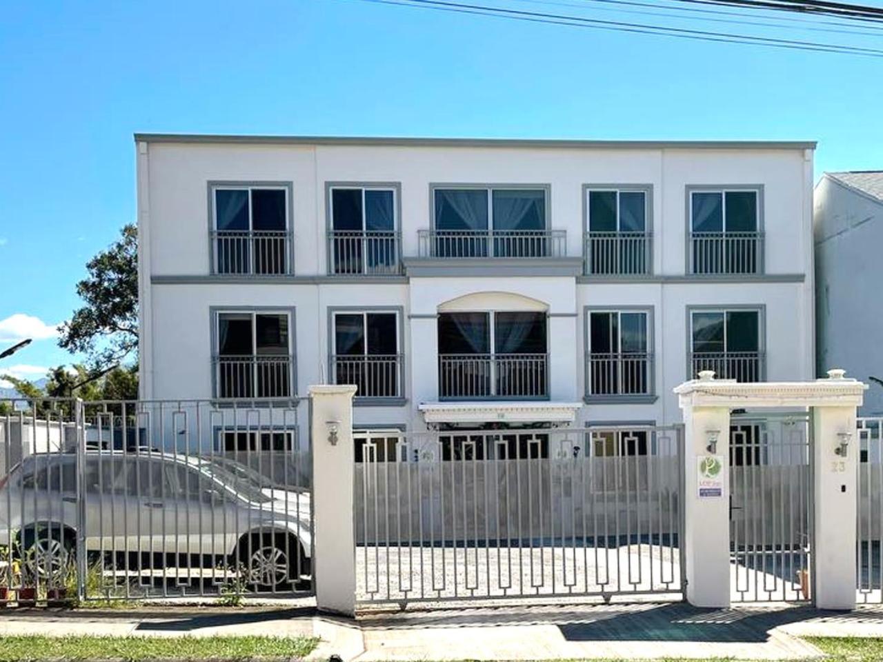 LOP Inn Ciudad Cariari Bagian luar foto