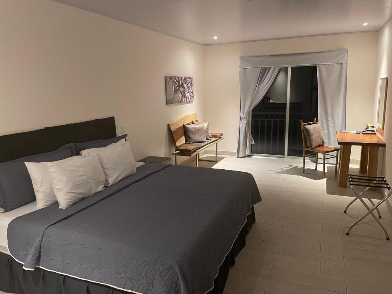 LOP Inn Ciudad Cariari Bagian luar foto
